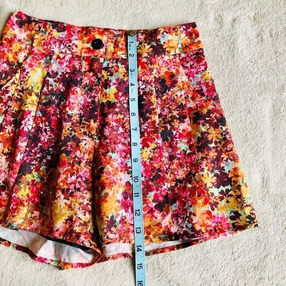 NWOT Bebe Floral High Waisted Easy Shorts - Picture 9 of 13